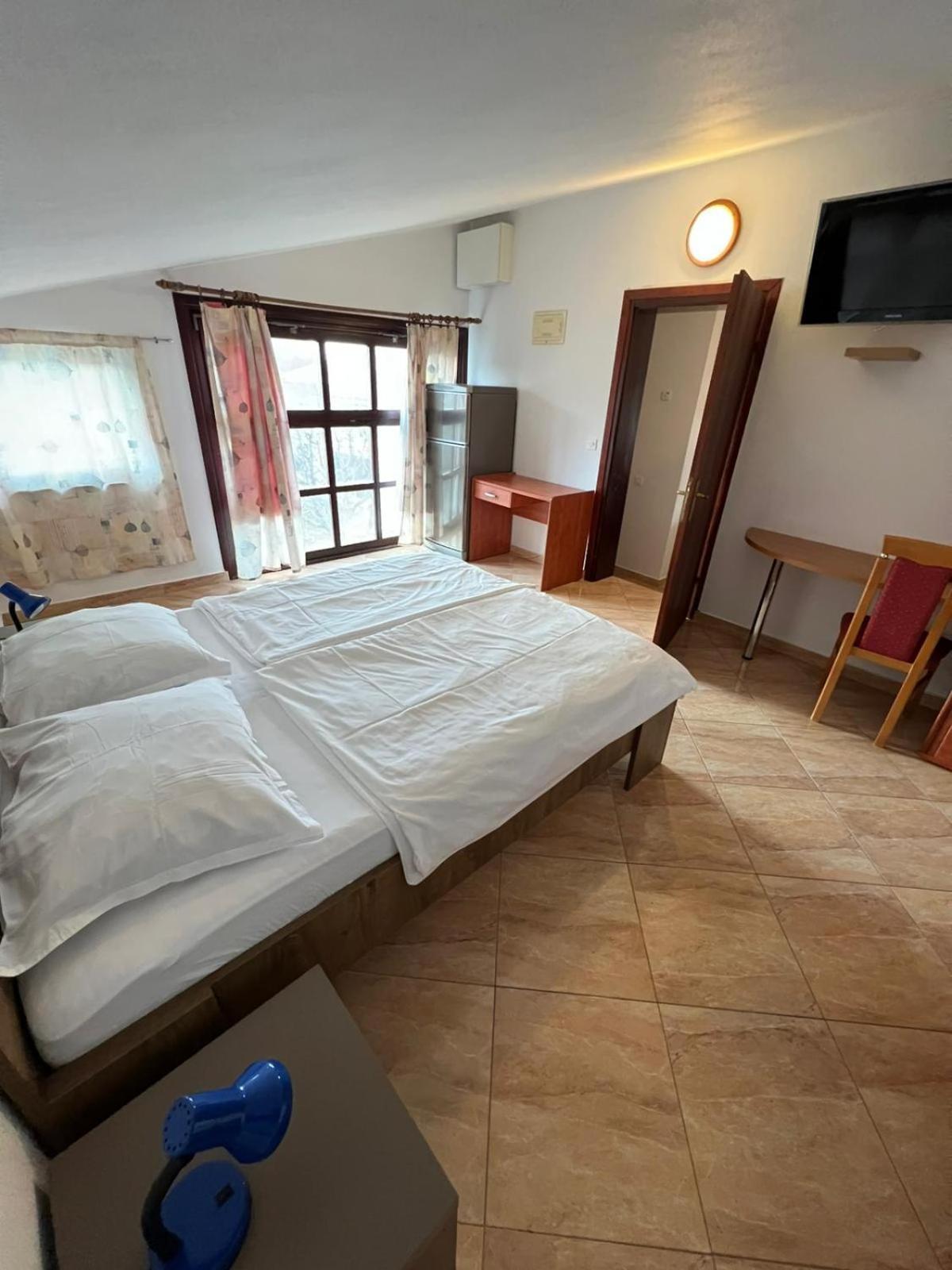 Bellevue Rooms Stara Baška Buitenkant foto