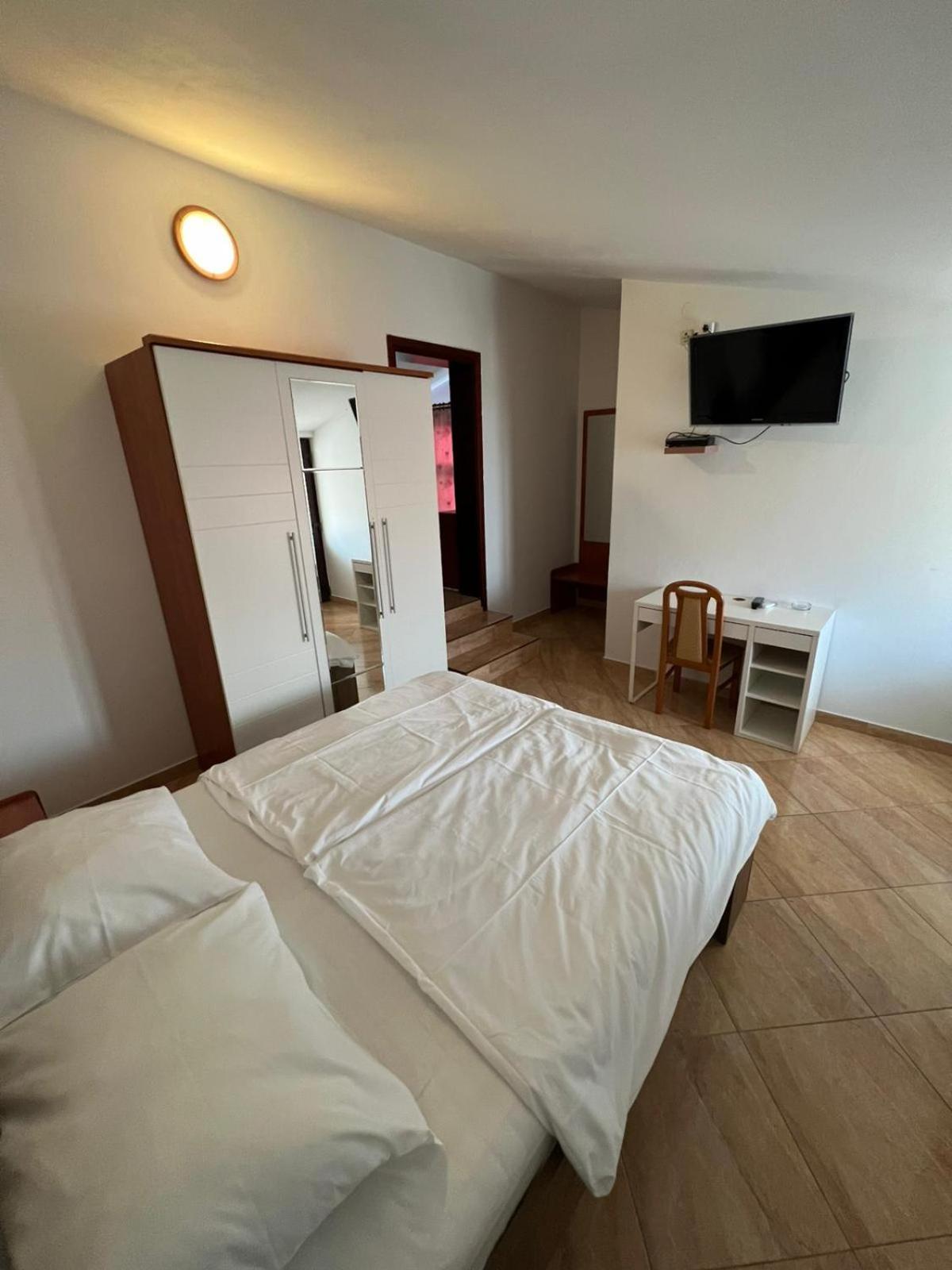Bellevue Rooms Stara Baška Buitenkant foto
