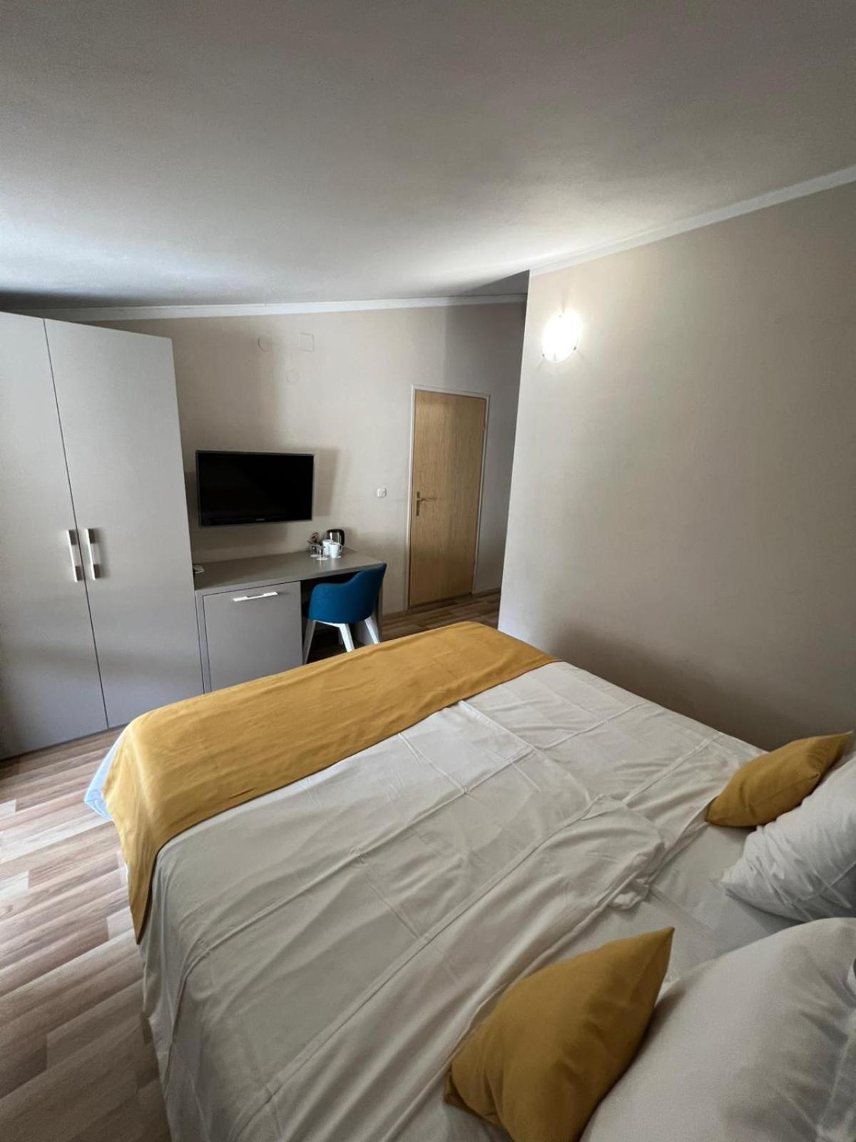 Bellevue Rooms Stara Baška Buitenkant foto