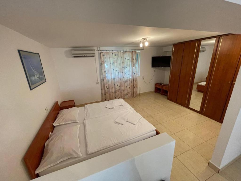 Bellevue Rooms Stara Baška Buitenkant foto